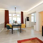 5 Personen Altbau nahe Kurfürstendamm